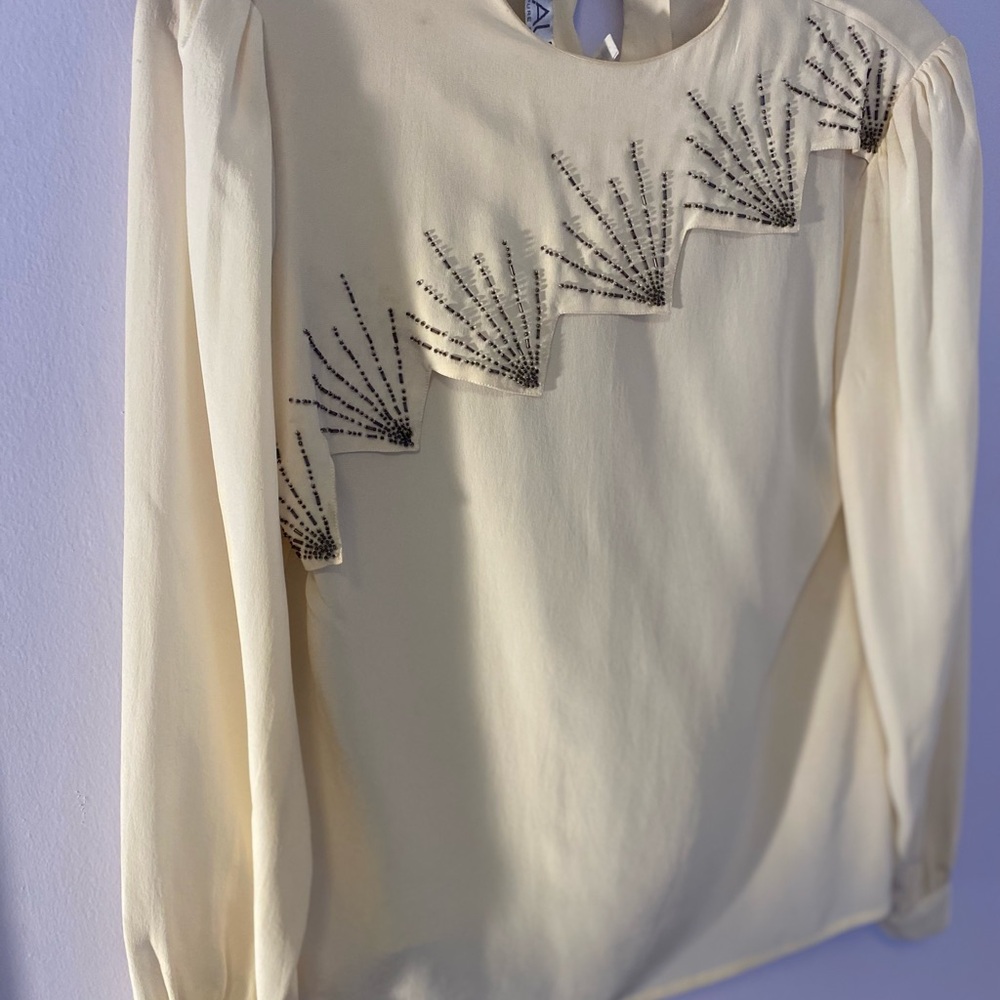 Edge meets Dream in vintage Chaus 80’s Cream Beaded Silk Blouse - Picture 3 of 5